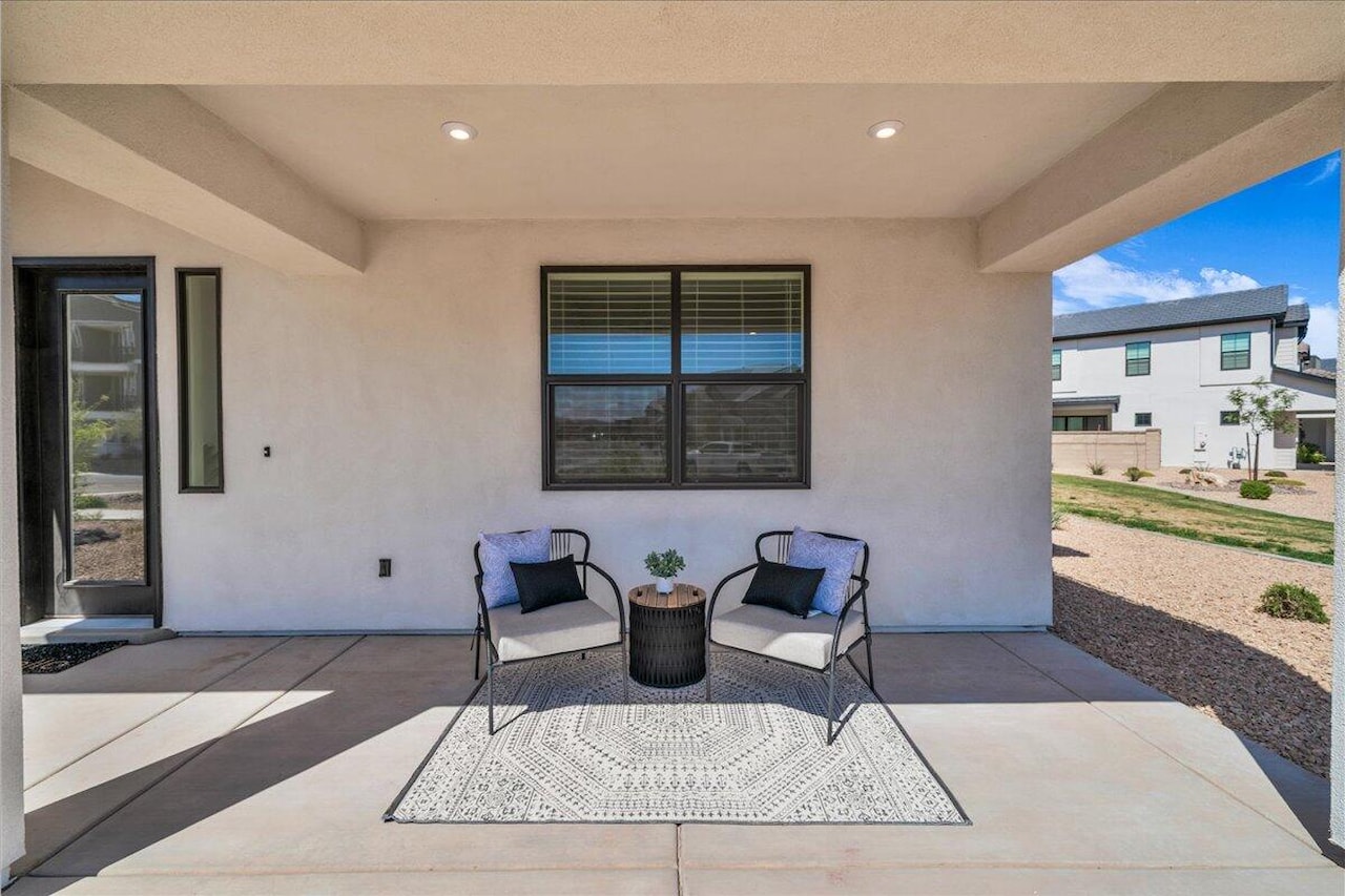 6032 Silver Birch LN St George, UT 84790 home for sale, MLS#25-264912 - Erika Rogers Photo 4