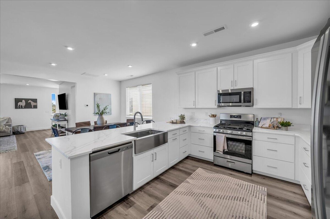 6032 Silver Birch LN St George, UT 84790 home for sale, MLS#25-264912 - Erika Rogers Photo 10