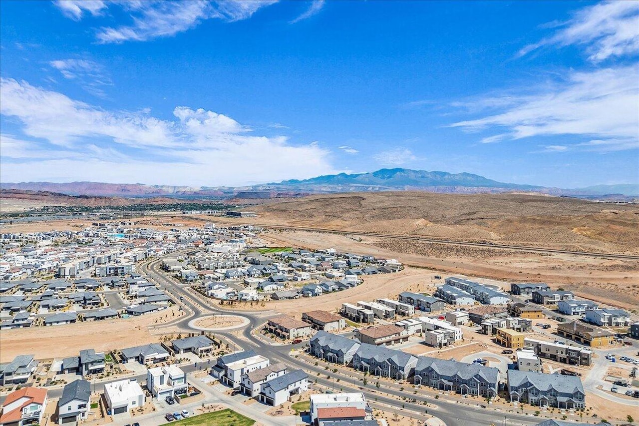 6032 Silver Birch LN St George, UT 84790 home for sale, MLS#25-264912 - Erika Rogers Photo 40