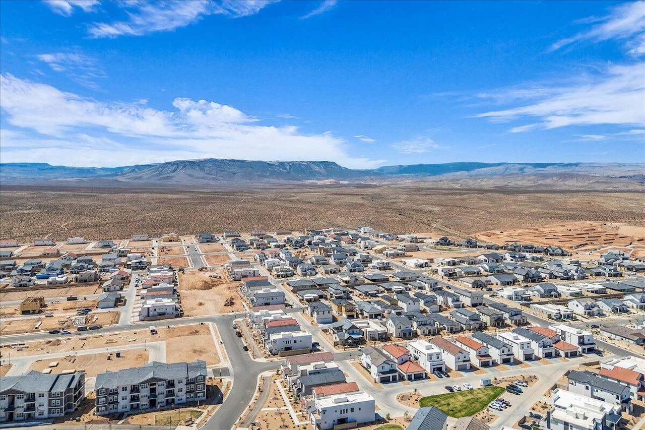 6032 Silver Birch LN St George, UT 84790 home for sale, MLS#25-264912 - Erika Rogers Photo 41