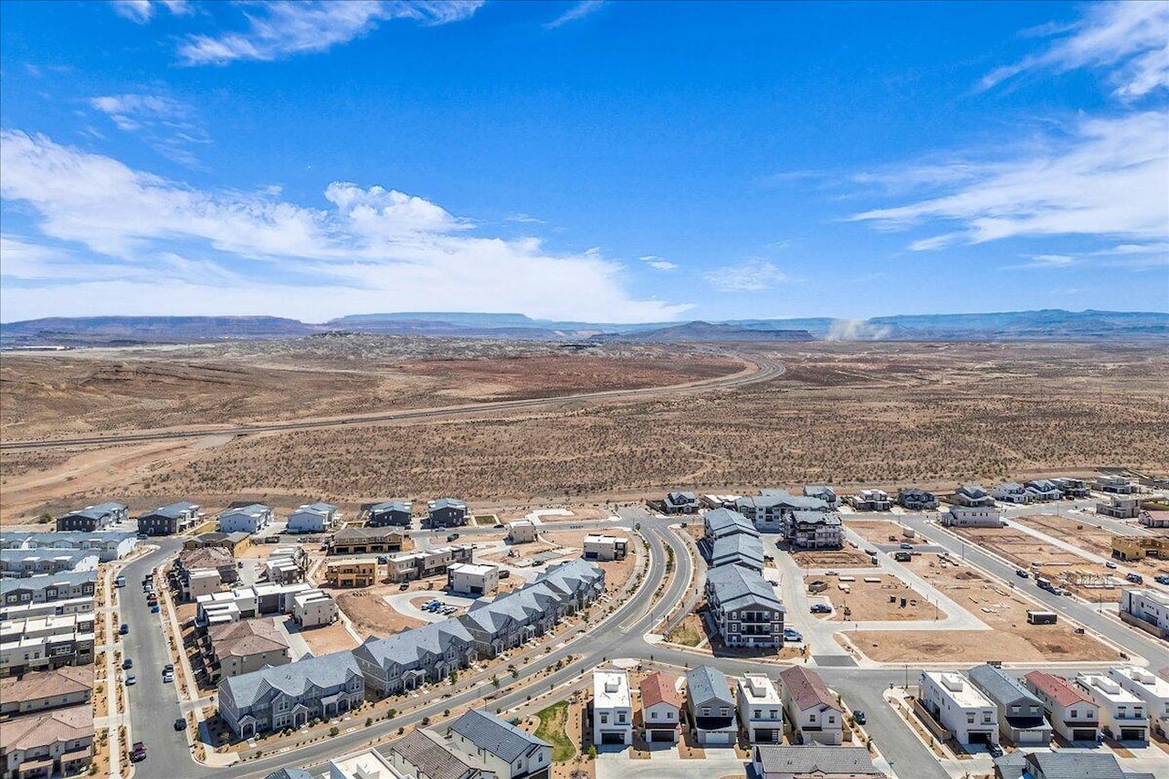 6032 Silver Birch LN St George, UT 84790 home for sale, MLS#25-264912 - Erika Rogers Photo 42