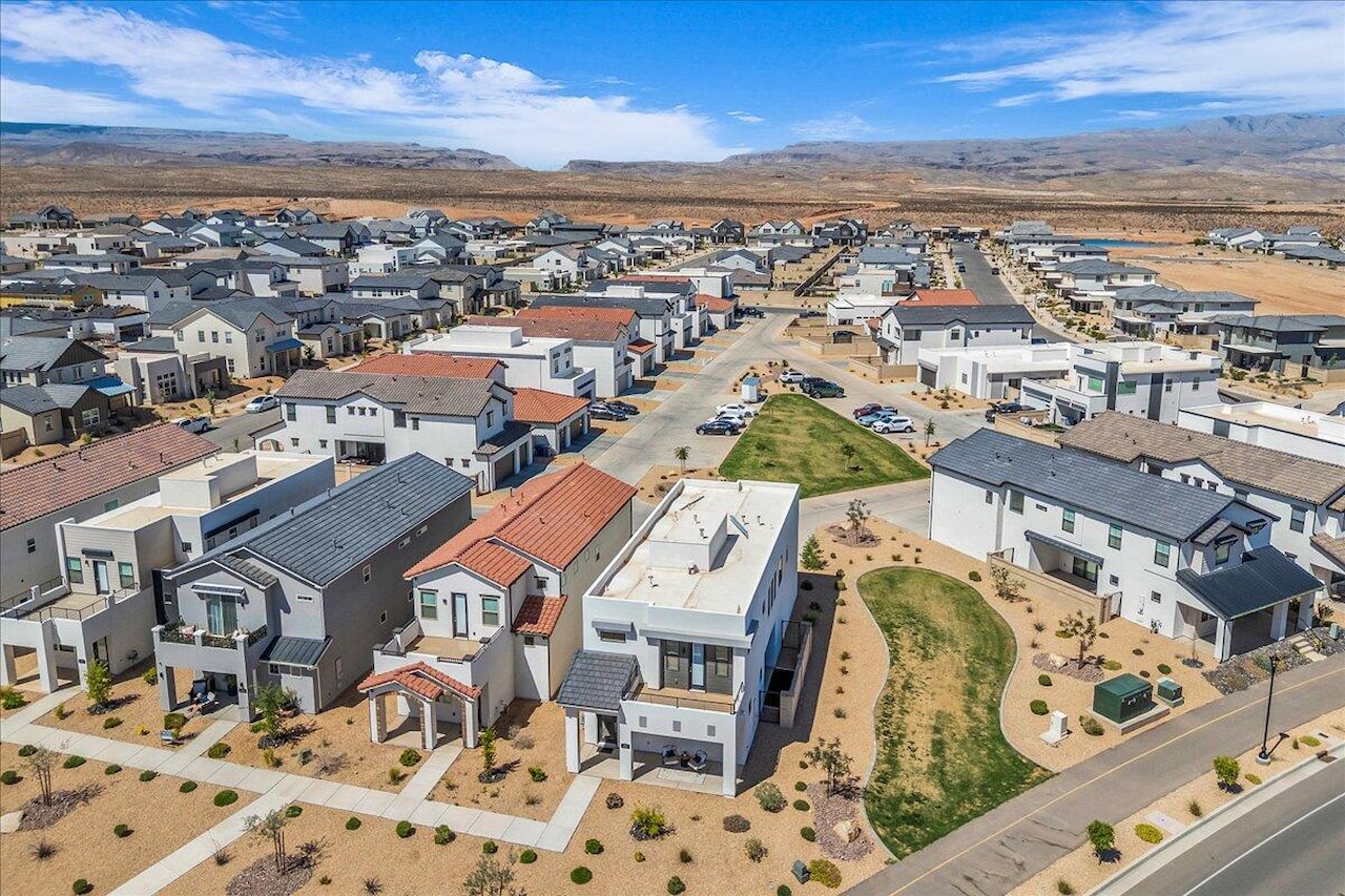 6032 Silver Birch LN St George, UT 84790 home for sale, MLS#25-264912 - Erika Rogers Photo 43