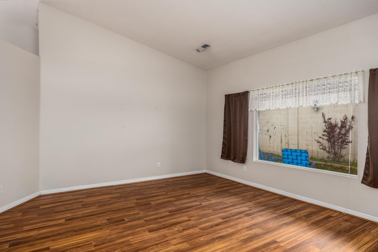 1732 W 540  N #13 St George, UT 84770 home for sale, MLS#25-265660 - Erika Rogers Photo 17