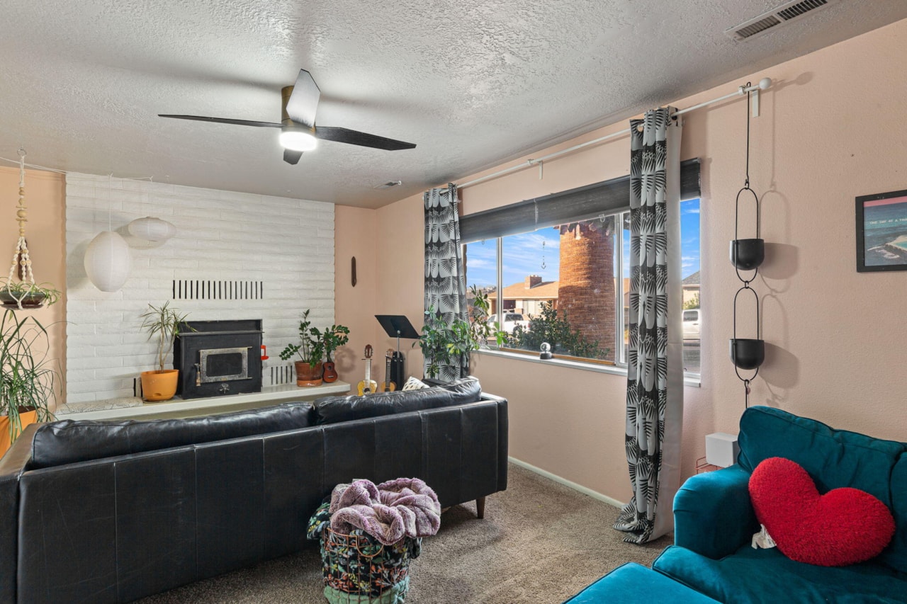 948 N 2050 E CIR St George, UT 84770 home for sale, MLS#25-266942 - Erika Rogers Photo 4