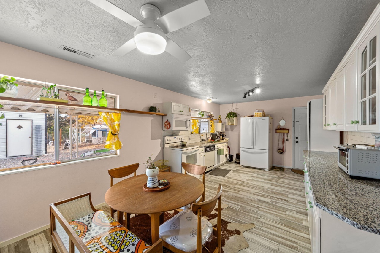 948 N 2050 E CIR St George, UT 84770 home for sale, MLS#25-266942 - Erika Rogers Photo 7