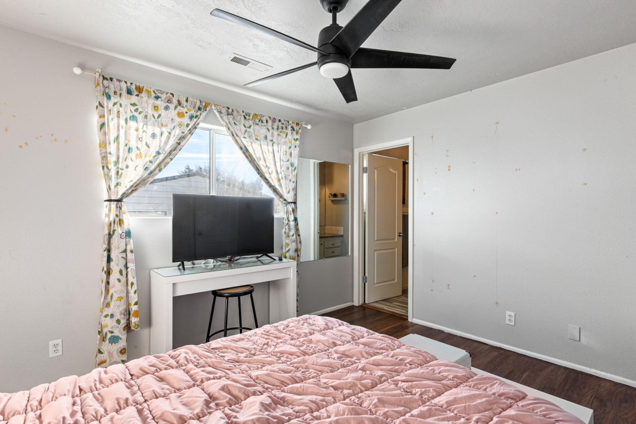 948 N 2050 E CIR St George, UT 84770 home for sale, MLS#25-266942 - Erika Rogers Photo 10