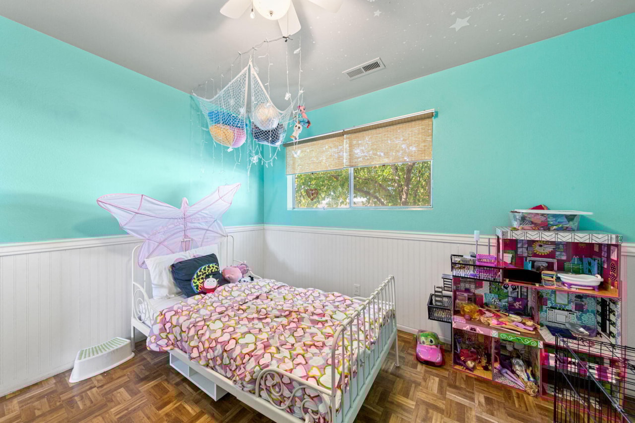 948 N 2050 E CIR St George, UT 84770 home for sale, MLS#25-266942 - Erika Rogers Photo 12