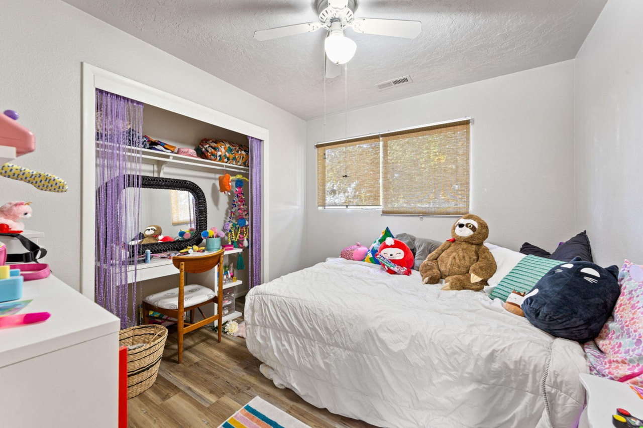 948 N 2050 E CIR St George, UT 84770 home for sale, MLS#25-266942 - Erika Rogers Photo 13