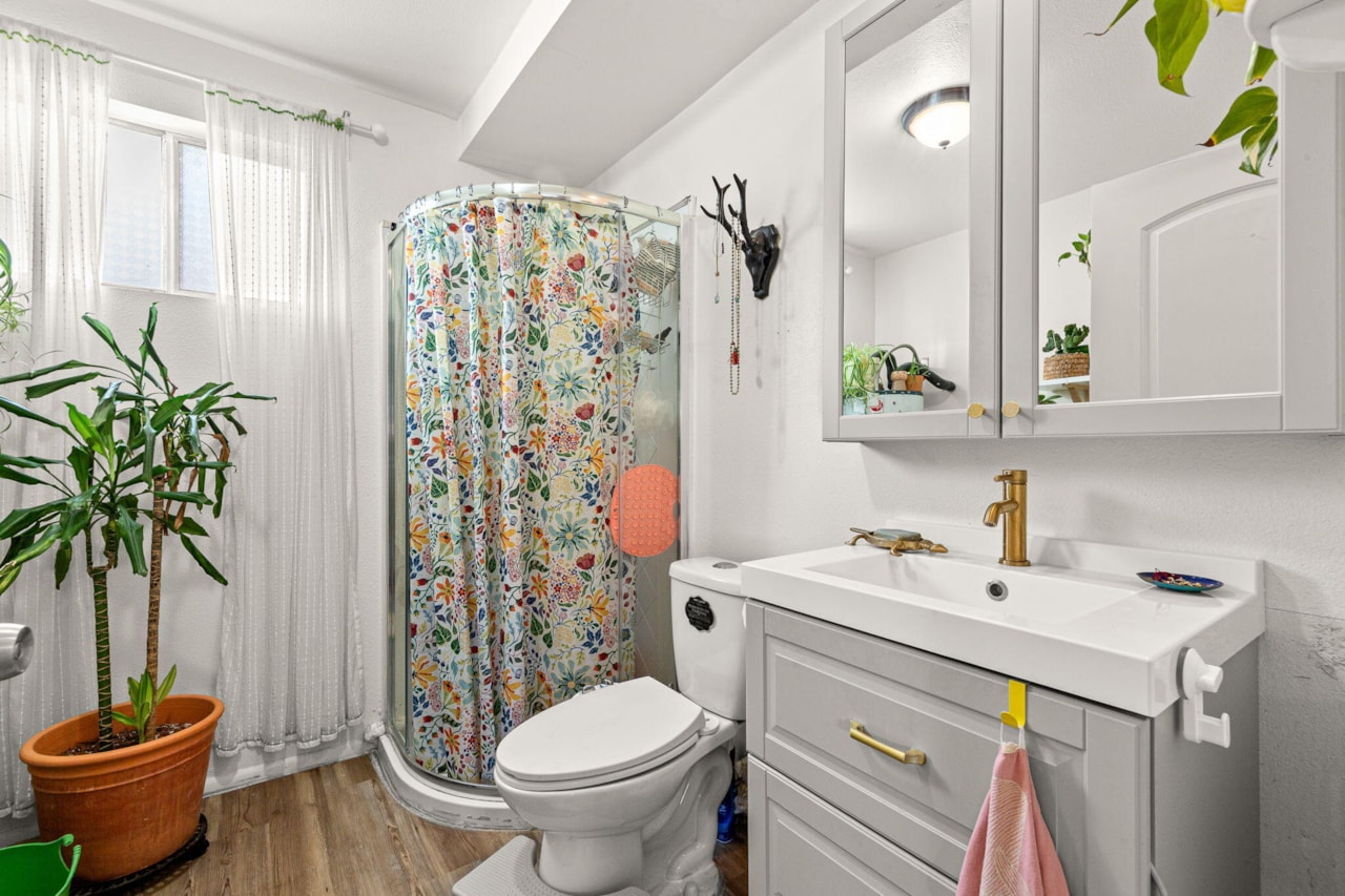 948 N 2050 E CIR St George, UT 84770 home for sale, MLS#25-266942 - Erika Rogers Photo 18