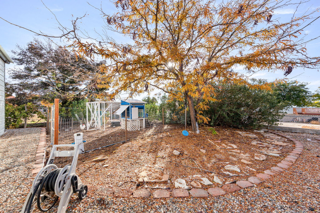 948 N 2050 E CIR St George, UT 84770 home for sale, MLS#25-266942 - Erika Rogers Photo 22