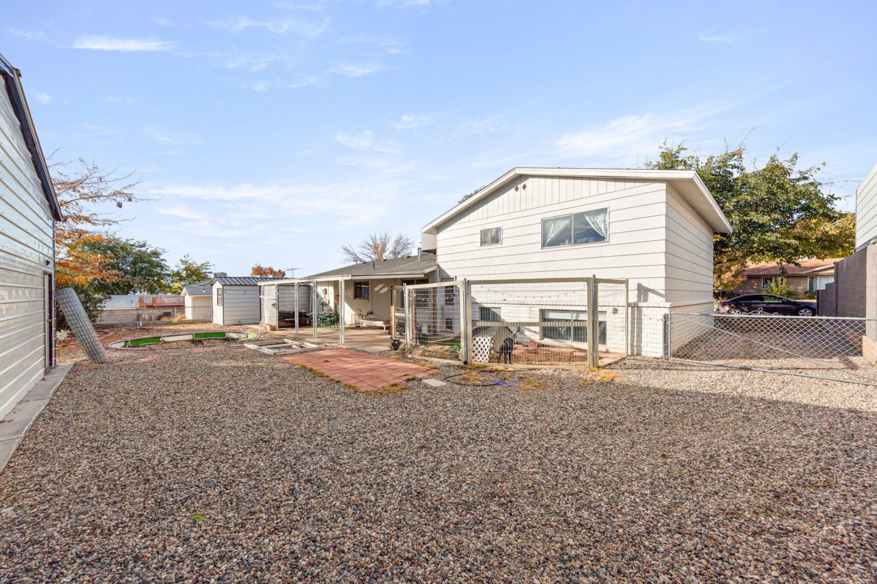 948 N 2050 E CIR St George, UT 84770 home for sale, MLS#25-266942 - Erika Rogers Photo 23