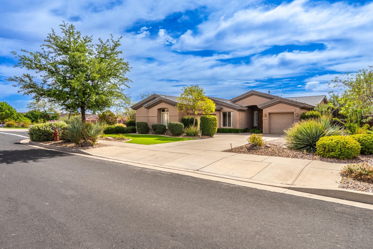 3404 E Sweetwater Springs DR Washington, UT 84780 home for sale, MLS#25-265341 - Erika Rogers