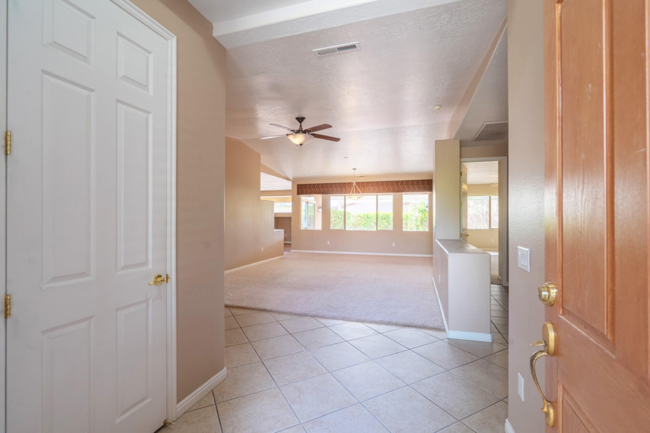 3404 E Sweetwater Springs DR Washington, UT 84780 home for sale, MLS#25-265341 - Erika Rogers Photo 9