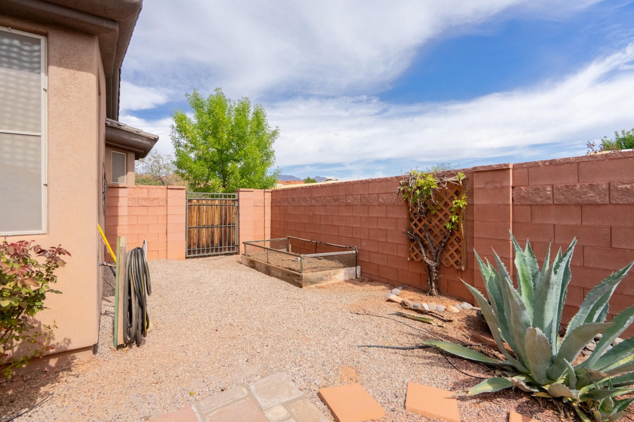 3404 E Sweetwater Springs DR Washington, UT 84780 home for sale, MLS#25-265341 - Erika Rogers Photo 35