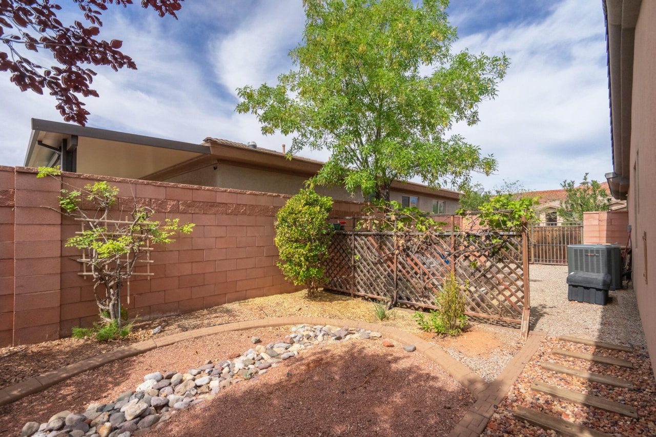 3404 E Sweetwater Springs DR Washington, UT 84780 home for sale, MLS#25-265341 - Erika Rogers Photo 42