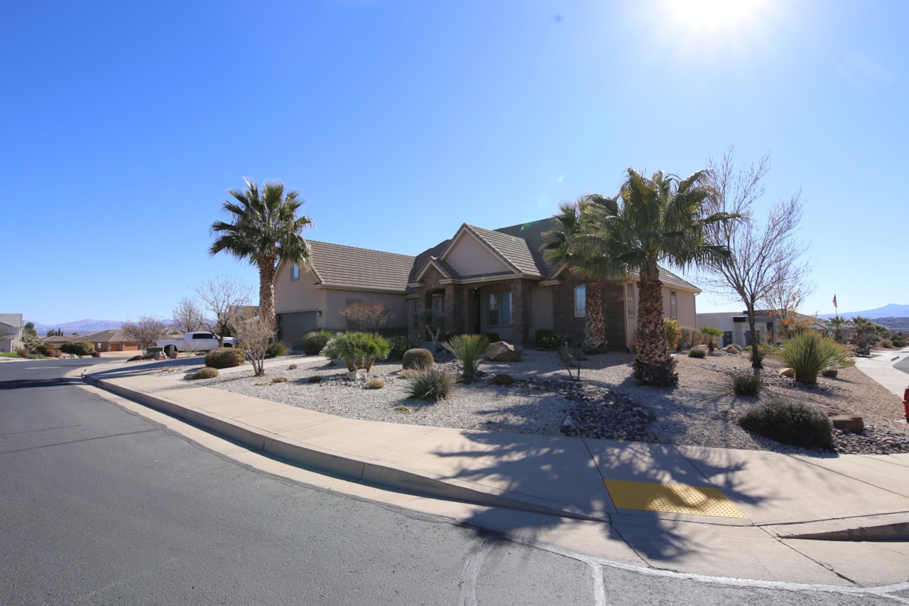 1684 E 290  S St George, UT 84790 home for sale, MLS#25-258286 - Erika Rogers Photo 6