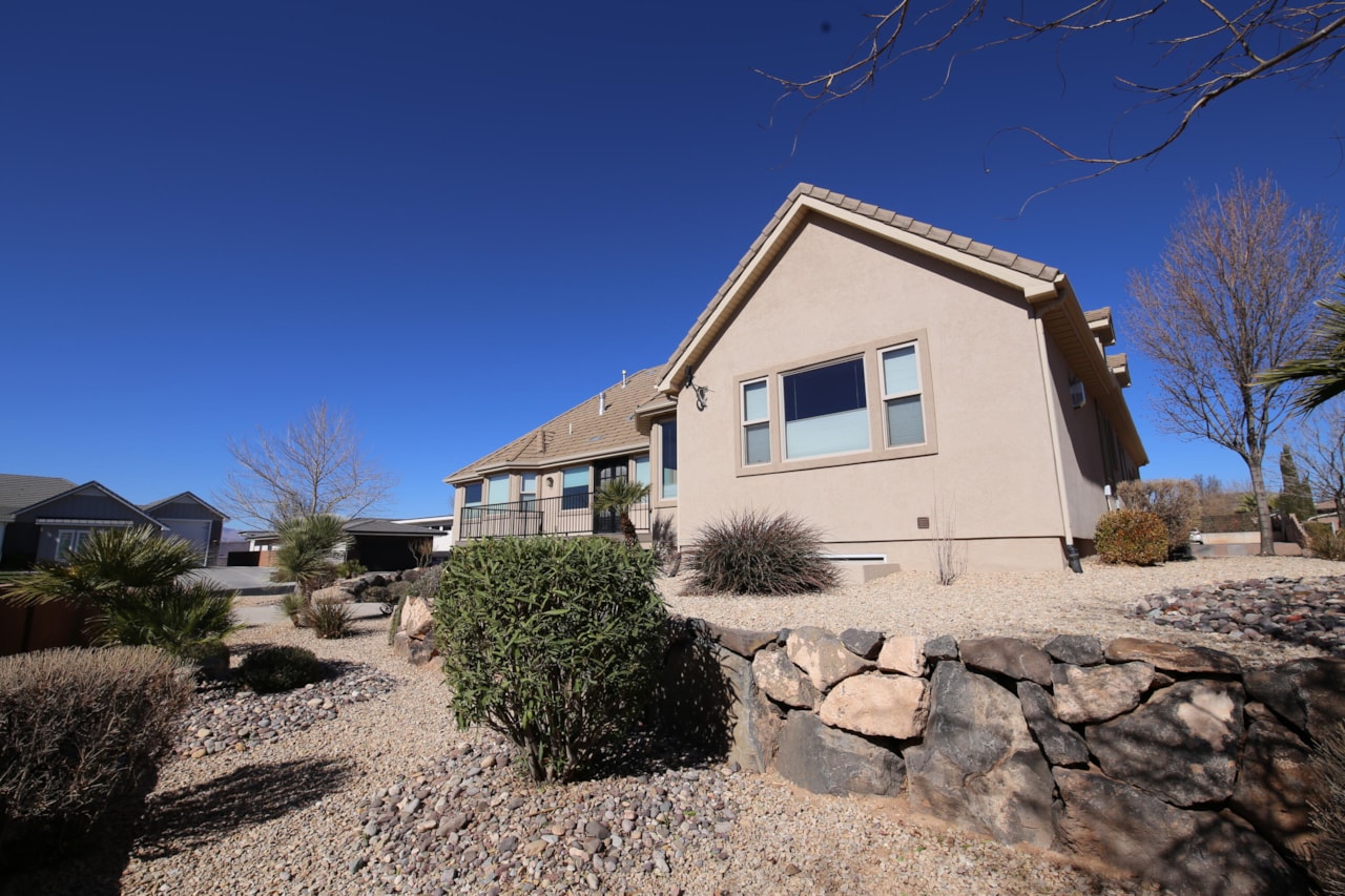 1684 E 290  S St George, UT 84790 home for sale, MLS#25-258286 - Erika Rogers Photo 13