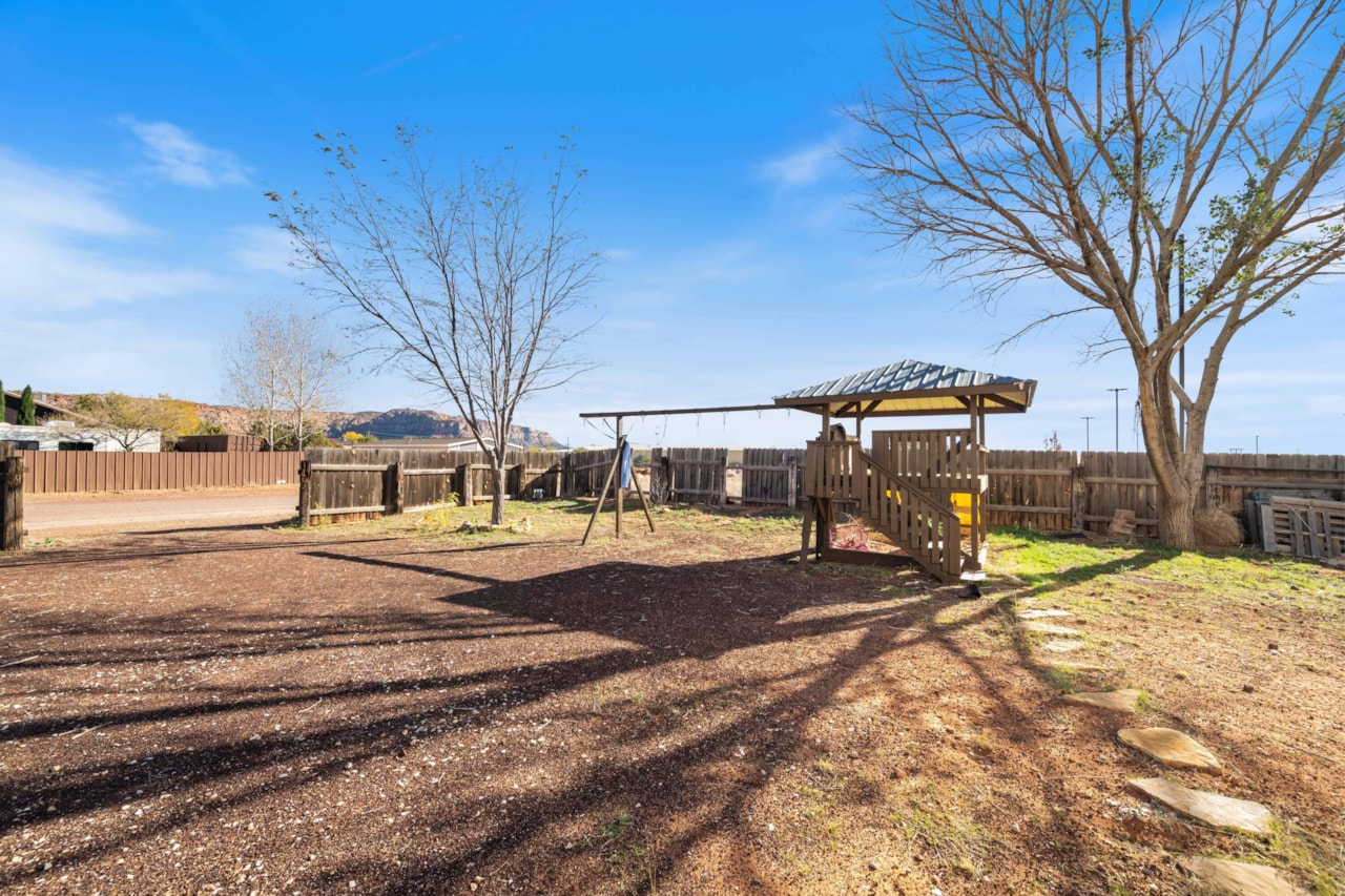 865 N Redwood ST Hildale, UT 84784 home for sale, MLS#25-267004 - Erika Rogers Photo 39