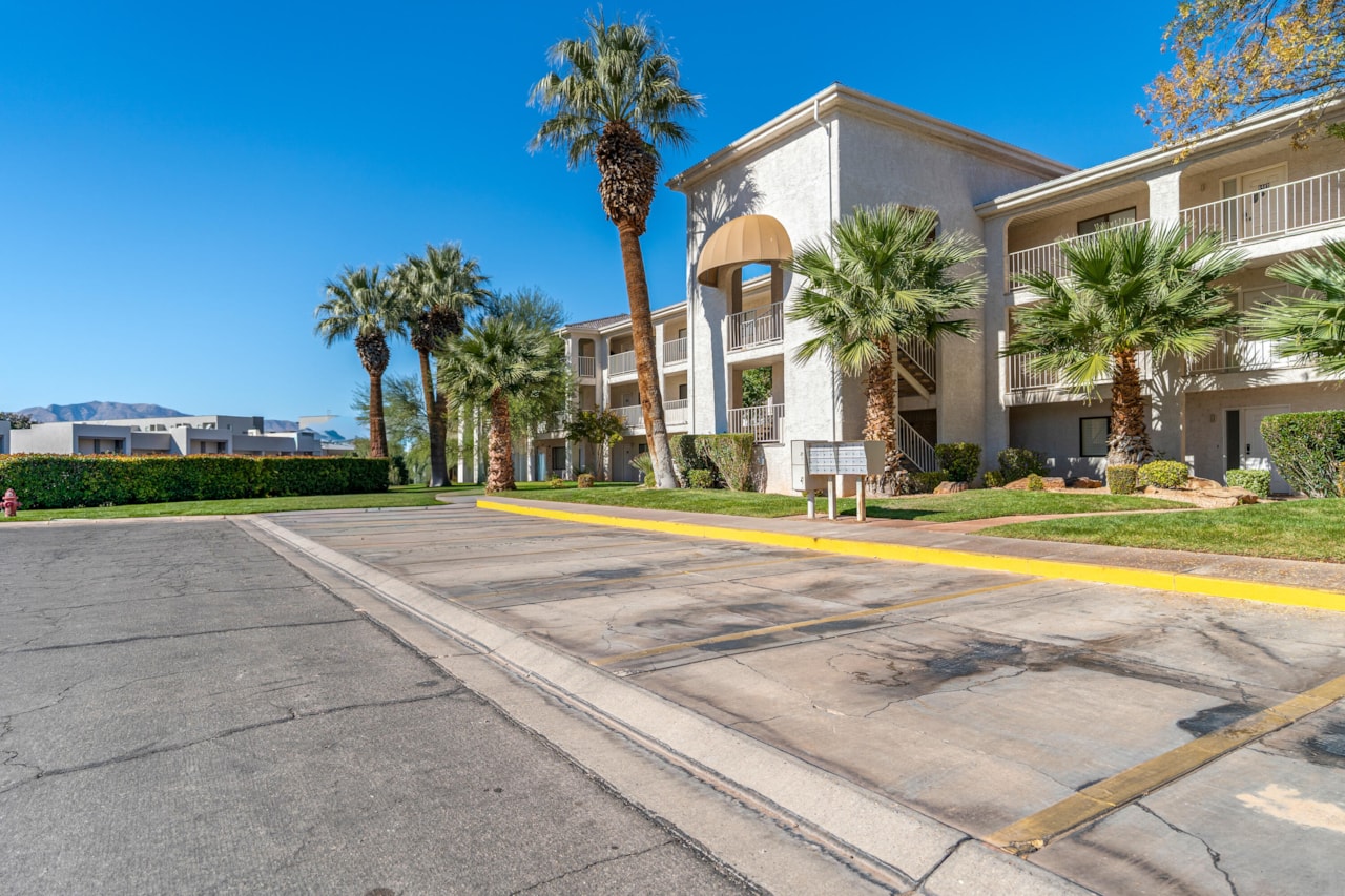 1845 W Canyon View DR #1412 St George, UT 84770 condo for sale, MLS#25-266381 - Erika Rogers Photo 4