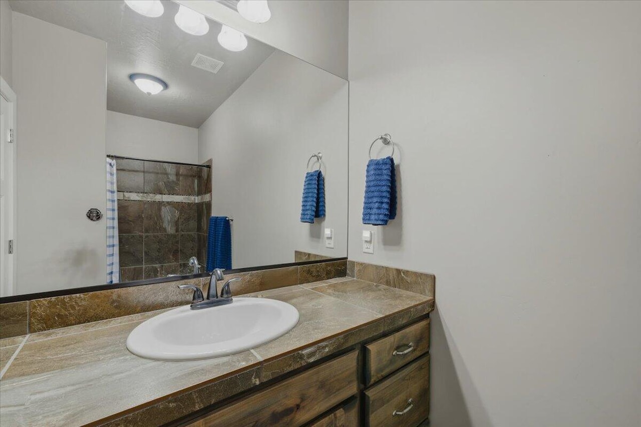 970 N Catalpa DR Washington, UT 84780 home for sale, MLS#25-267059 - Erika Rogers Photo 15