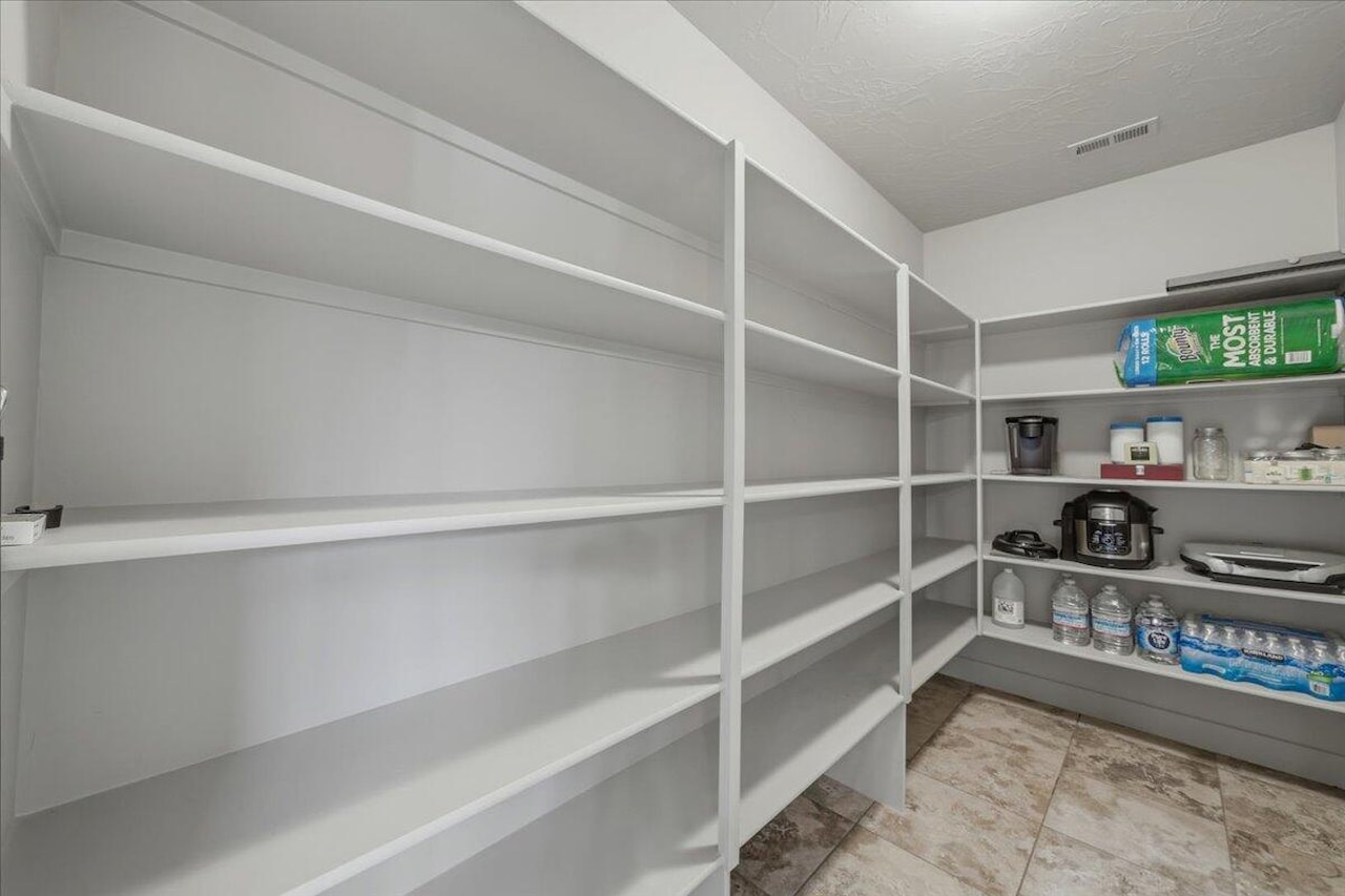 970 N Catalpa DR Washington, UT 84780 home for sale, MLS#25-267059 - Erika Rogers Photo 18