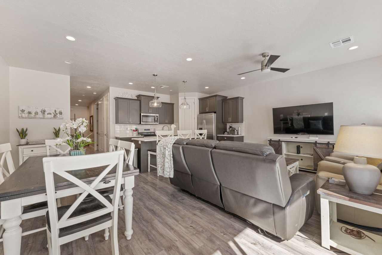 4818 N Winged Foot DR St George, UT 84770 home for sale, MLS#25-266090 - Erika Rogers Photo 8