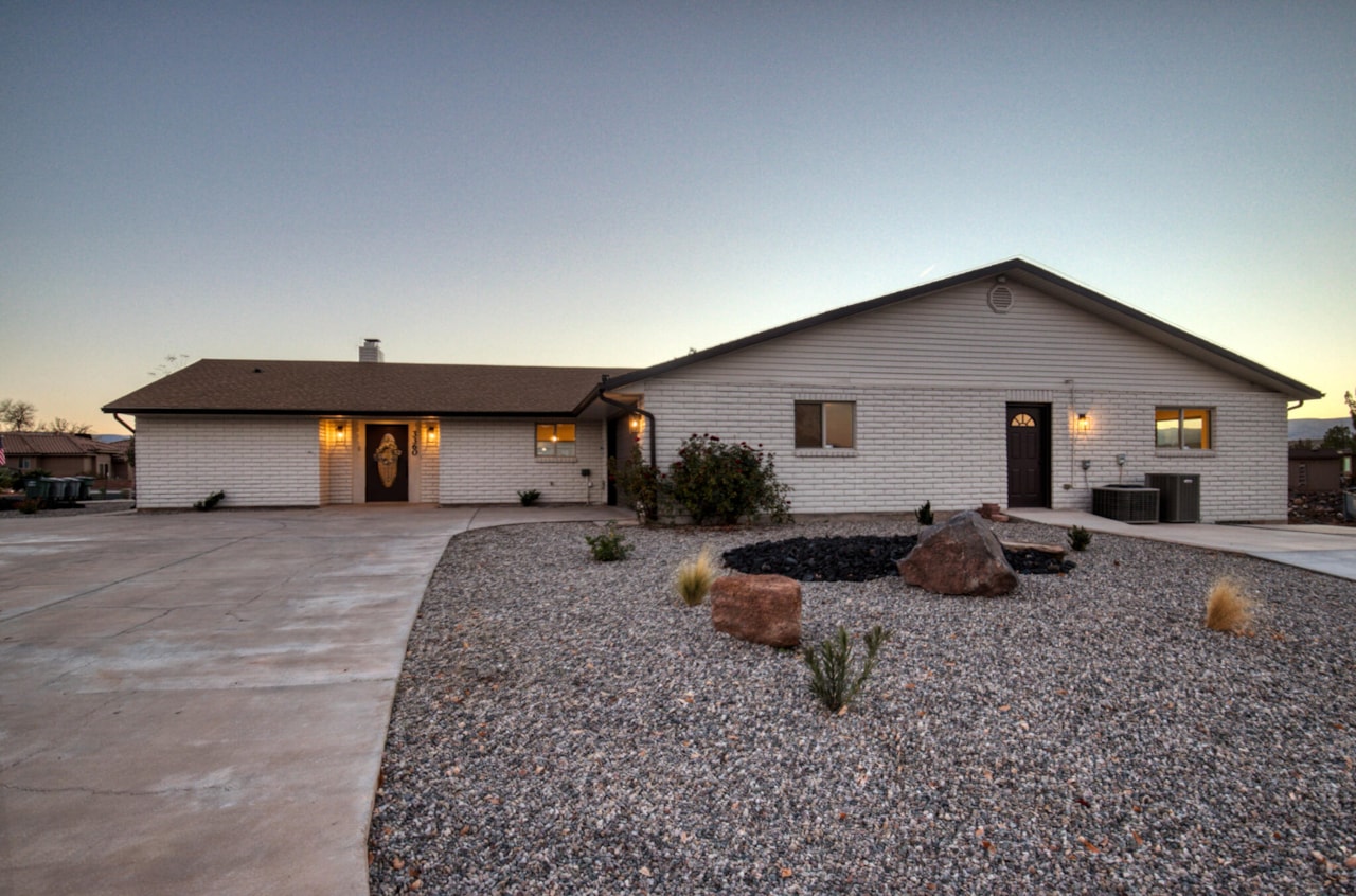 3360 S Chaparral DR St George, UT 84790 home for sale, MLS#25-267104 - Erika Rogers Photo 2