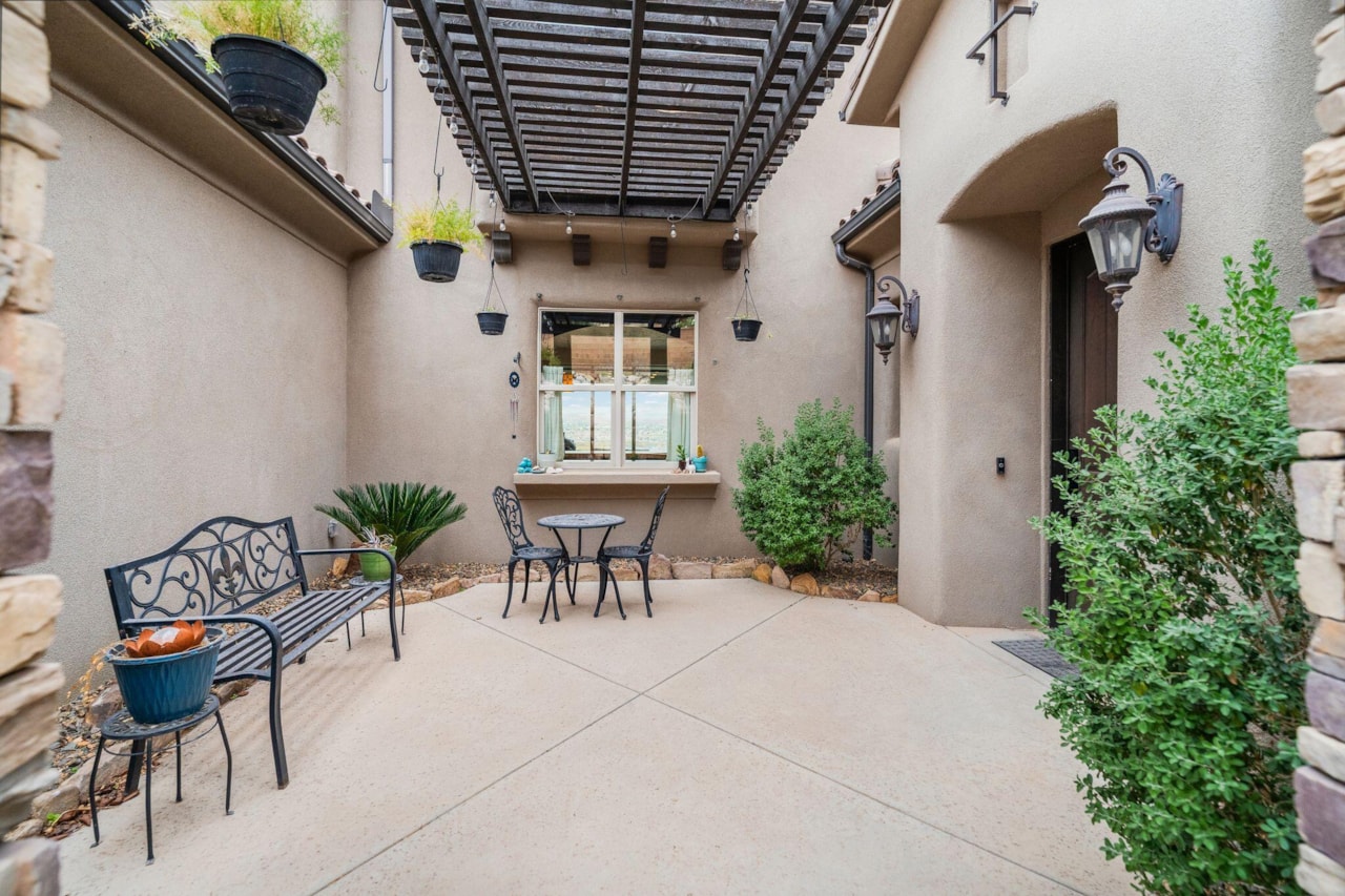 1489 S 2670  E St George, UT 84790 home for sale, MLS#25-266814 - Erika Rogers Photo 8