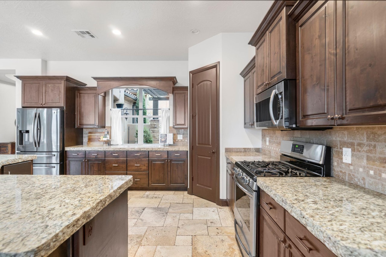 1489 S 2670  E St George, UT 84790 home for sale, MLS#25-266814 - Erika Rogers Photo 9