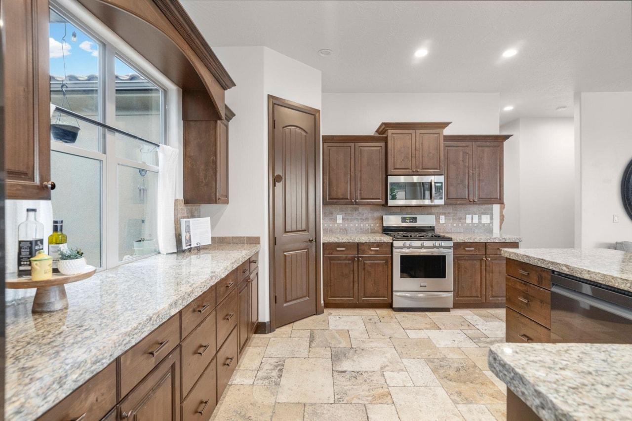 1489 S 2670  E St George, UT 84790 home for sale, MLS#25-266814 - Erika Rogers Photo 10