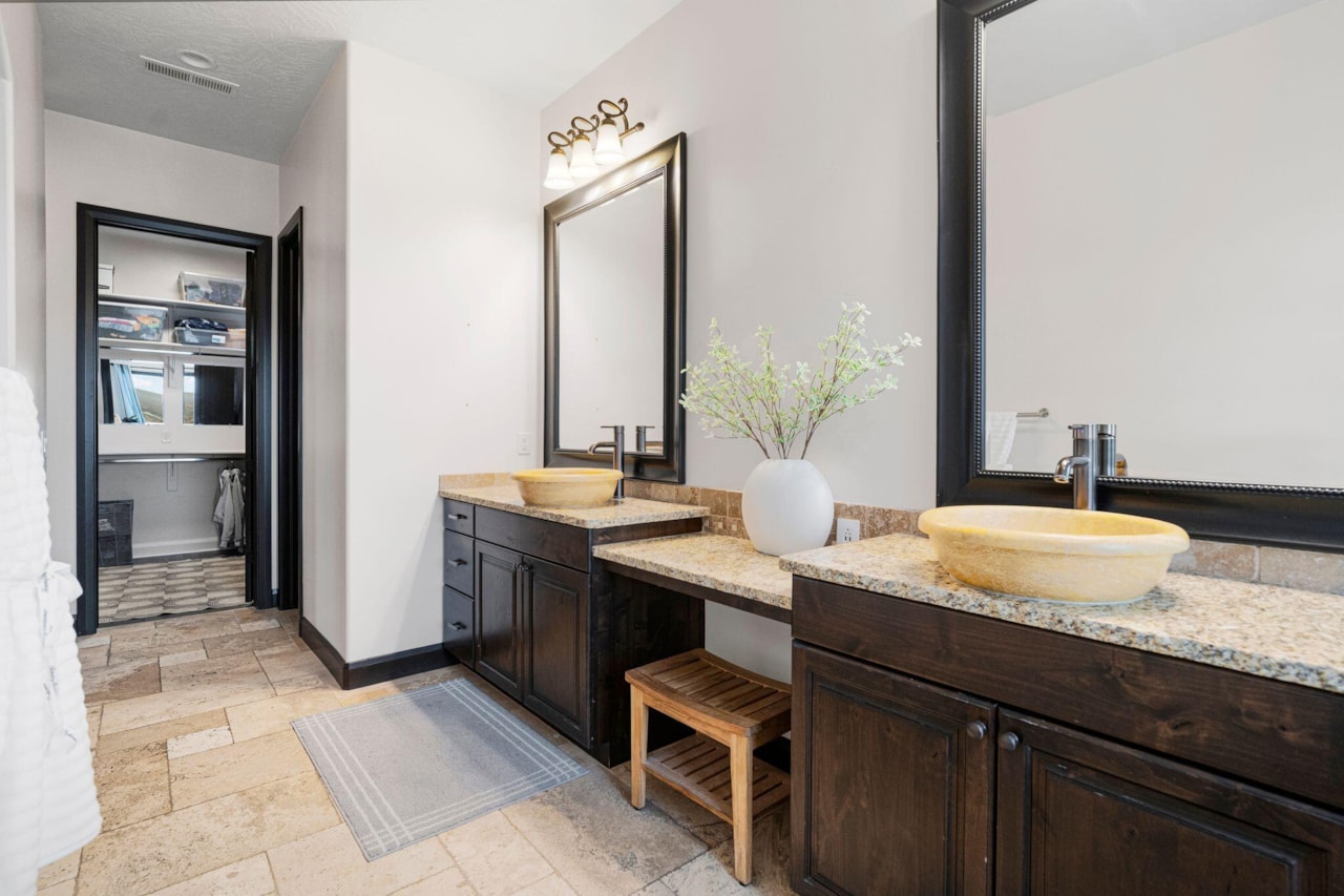 1489 S 2670  E St George, UT 84790 home for sale, MLS#25-266814 - Erika Rogers Photo 17