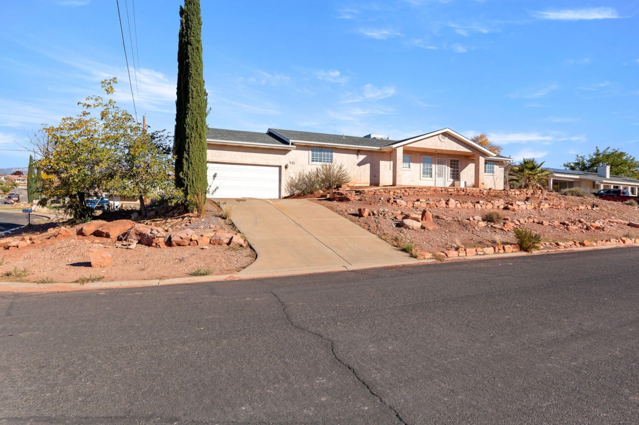 711 E Scenic Dr  N Washington, UT 84780 home for sale, MLS#25-267109 - Erika Rogers