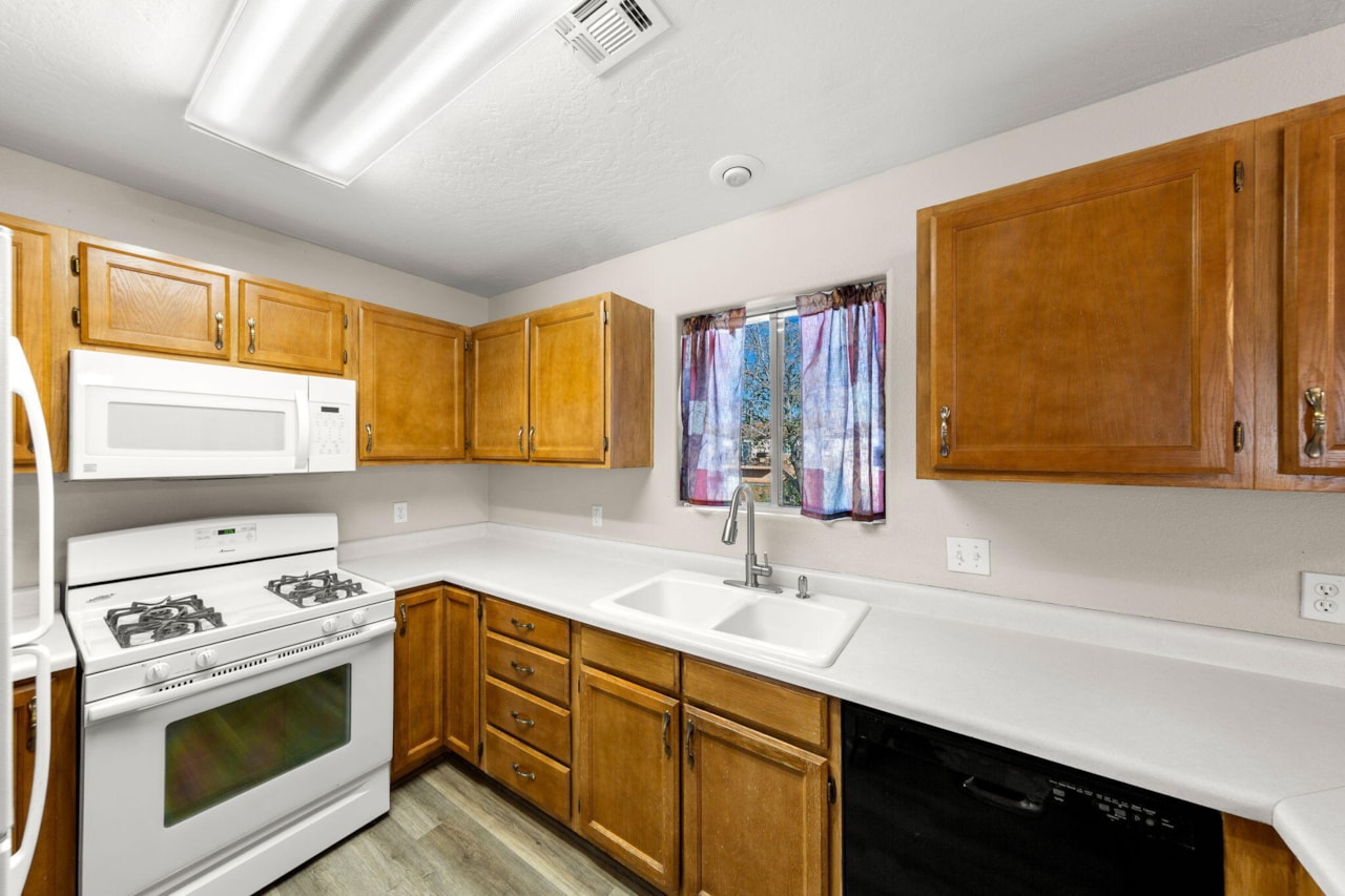 711 E Scenic Dr  N Washington, UT 84780 home for sale, MLS#25-267109 - Erika Rogers Photo 7