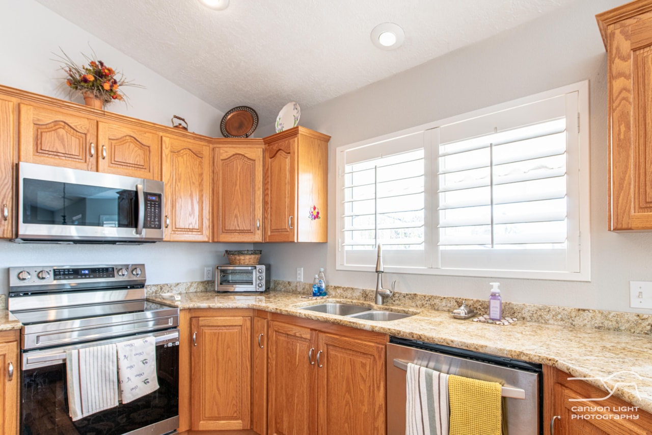 1657 W Ute RD St George, UT 84790 home for sale, MLS#25-267110 - Erika Rogers Photo 12