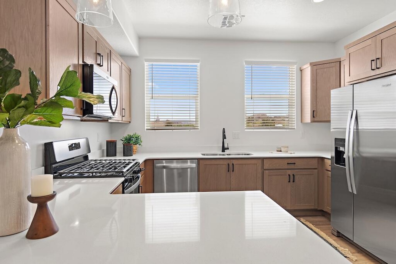 1069 W Albertine LN St George, UT 84790 home for sale, MLS#25-266655 - Erika Rogers Photo 6