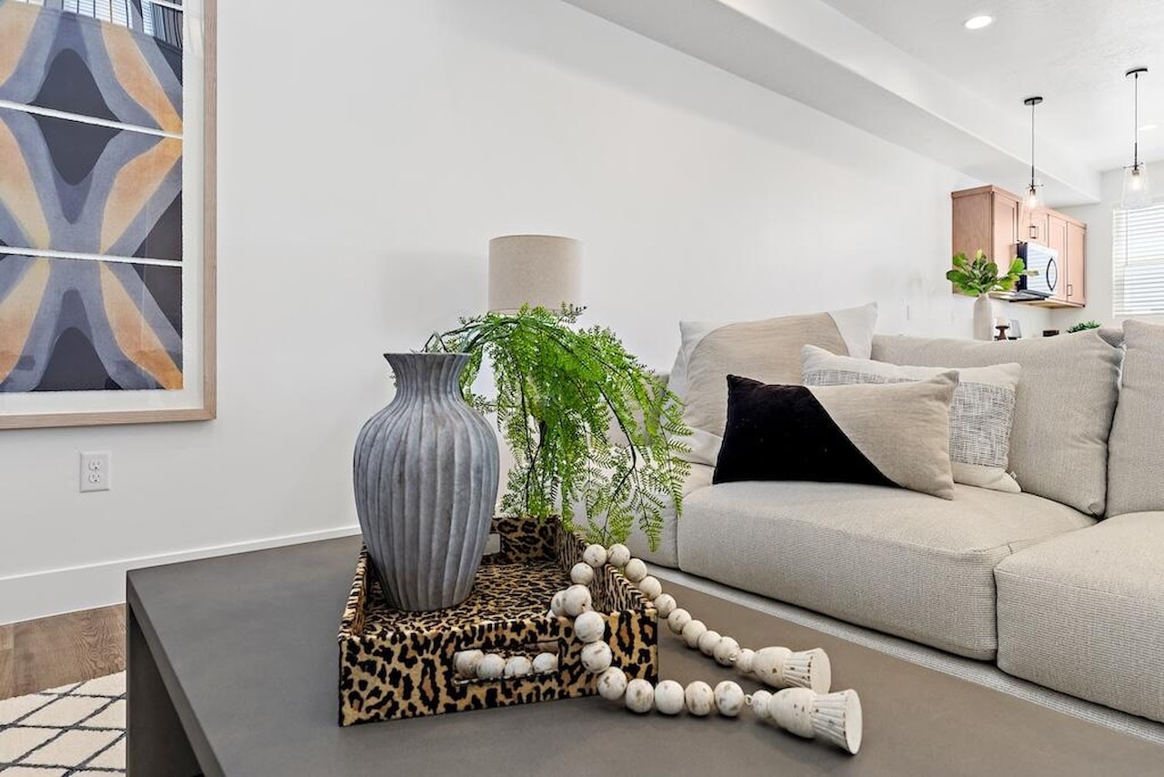 1069 W Albertine LN St George, UT 84790 home for sale, MLS#25-266655 - Erika Rogers Photo 11