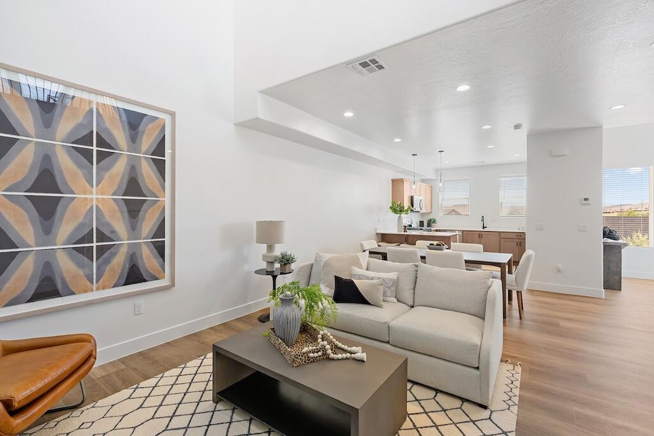 1069 W Albertine LN St George, UT 84790 home for sale, MLS#25-266655 - Erika Rogers Photo 13