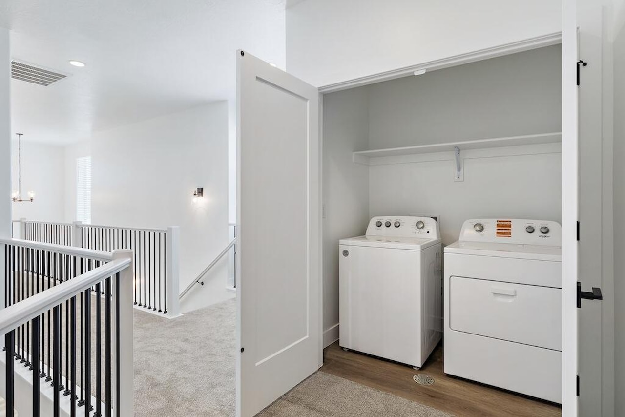 1069 W Albertine LN St George, UT 84790 home for sale, MLS#25-266655 - Erika Rogers Photo 26