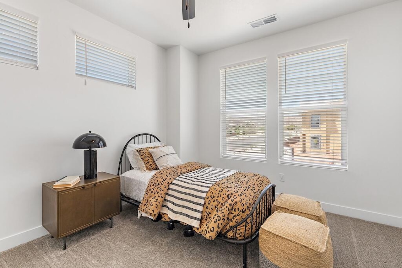 1069 W Albertine LN St George, UT 84790 home for sale, MLS#25-266655 - Erika Rogers Photo 29