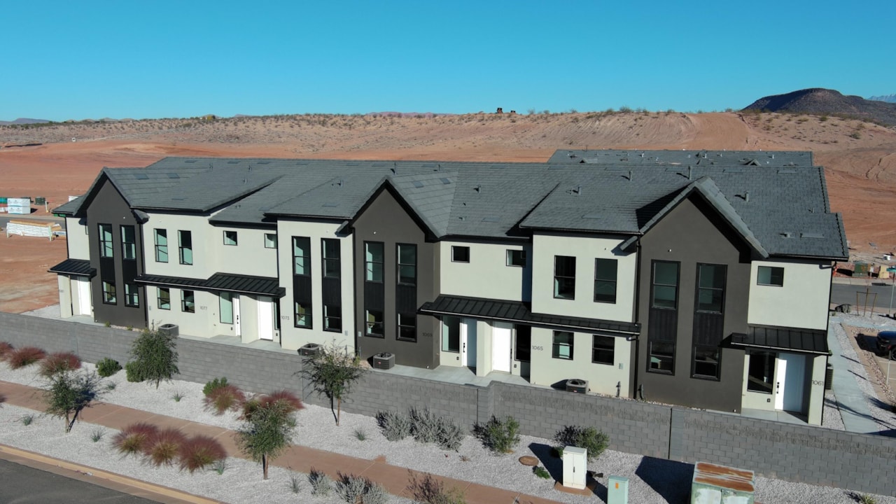 1069 W Albertine LN St George, UT 84790 home for sale, MLS#25-266655 - Erika Rogers Photo 3