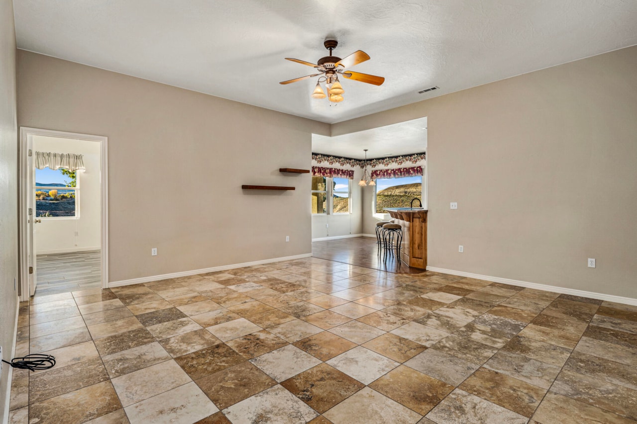 205 W Terrace CIR Toquerville, UT 84774 home for sale, MLS#25-267065 - Erika Rogers Photo 7