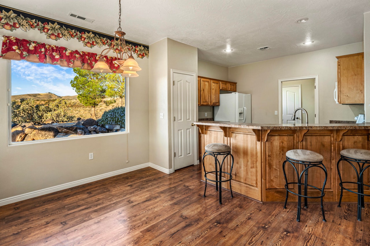 205 W Terrace CIR Toquerville, UT 84774 home for sale, MLS#25-267065 - Erika Rogers Photo 9