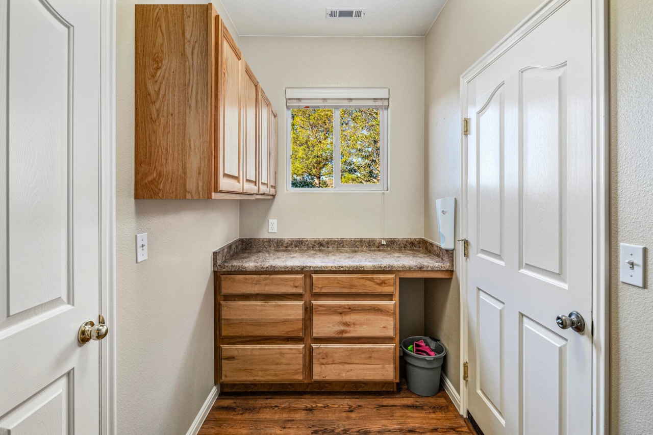 205 W Terrace CIR Toquerville, UT 84774 home for sale, MLS#25-267065 - Erika Rogers Photo 13