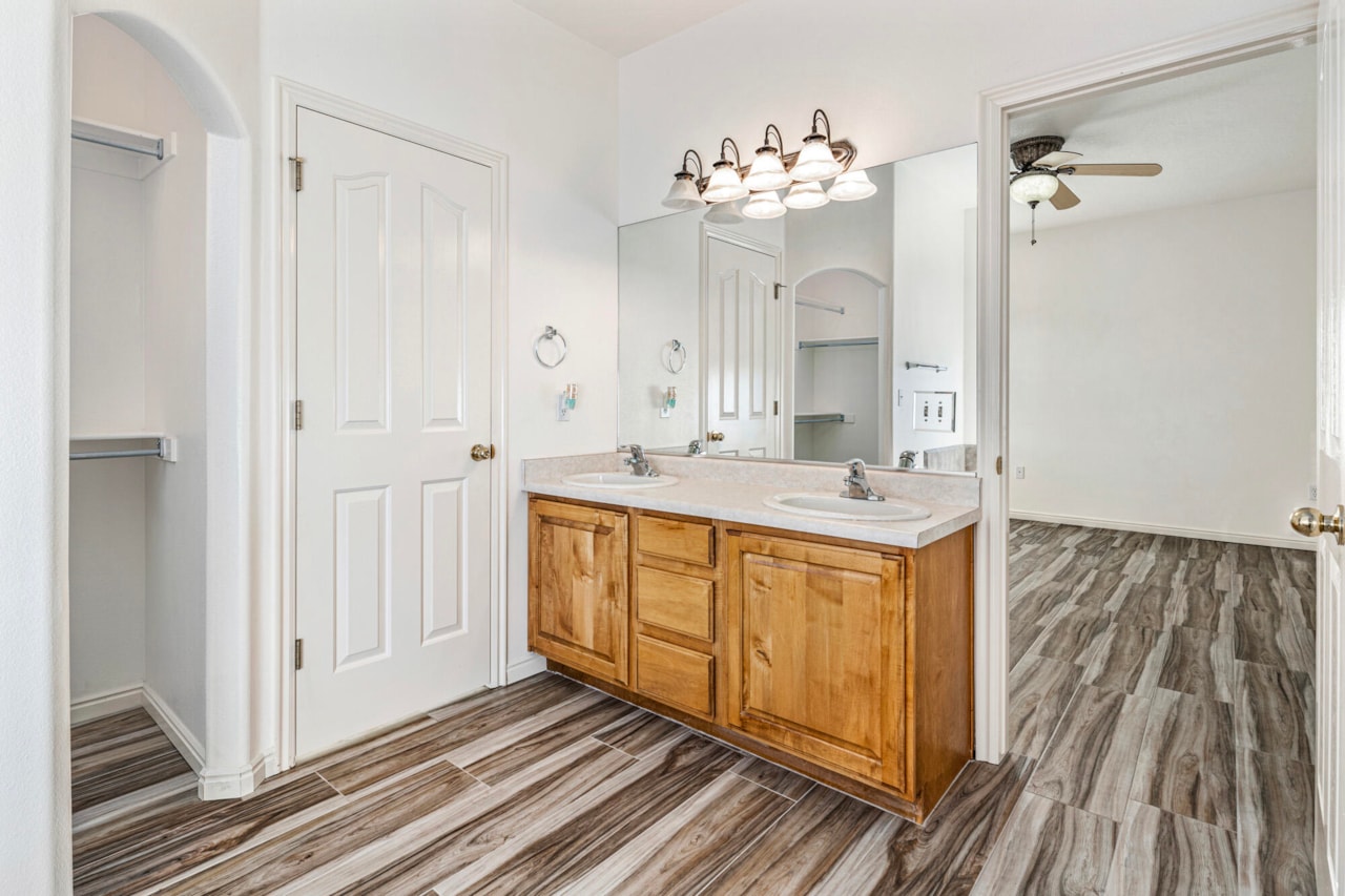 205 W Terrace CIR Toquerville, UT 84774 home for sale, MLS#25-267065 - Erika Rogers Photo 15