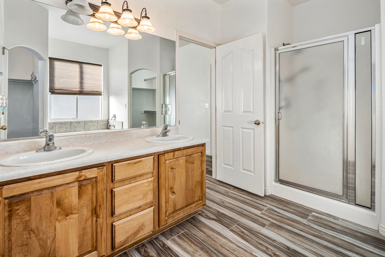 205 W Terrace CIR Toquerville, UT 84774 home for sale, MLS#25-267065 - Erika Rogers Photo 17