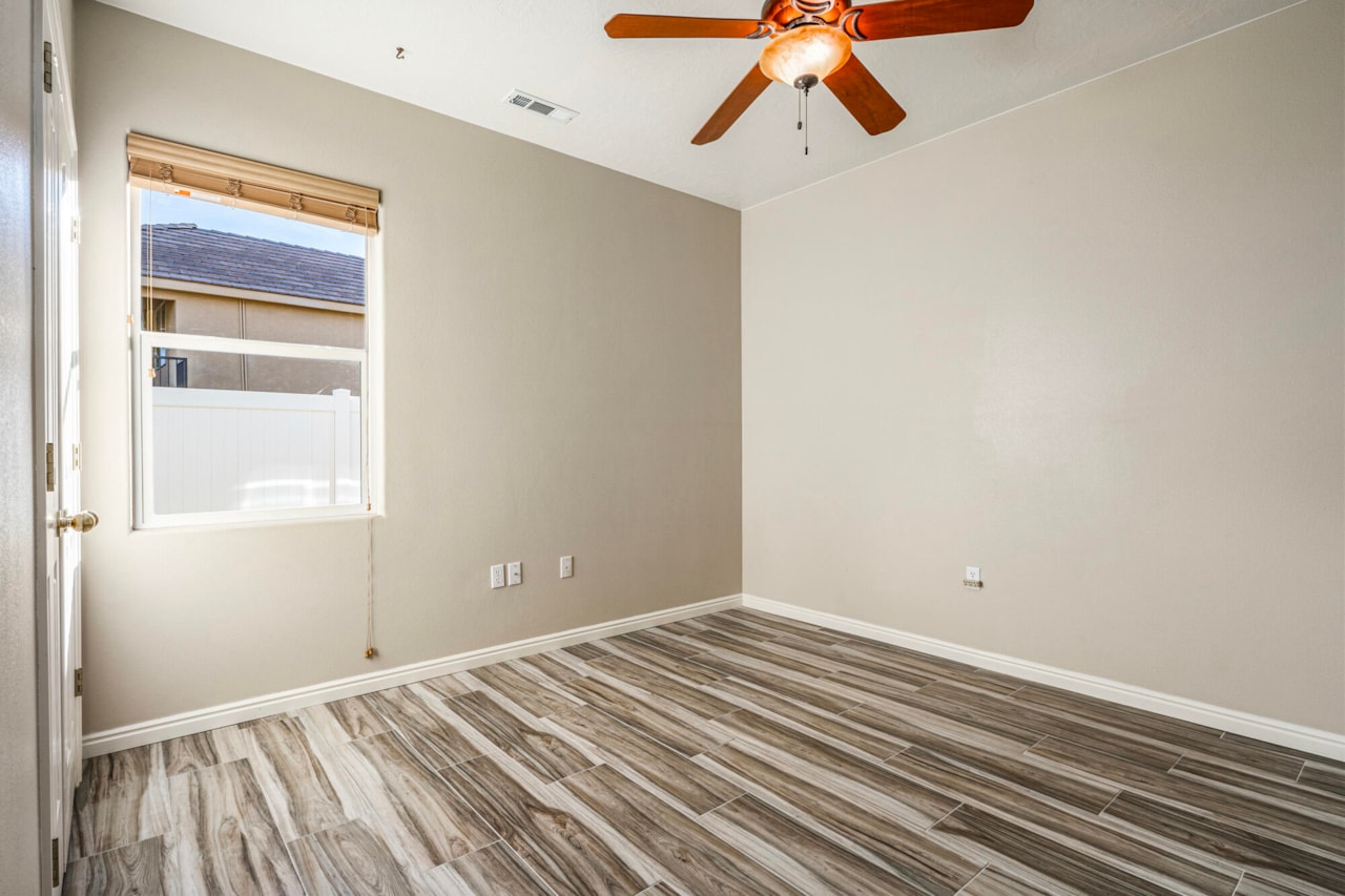 205 W Terrace CIR Toquerville, UT 84774 home for sale, MLS#25-267065 - Erika Rogers Photo 20