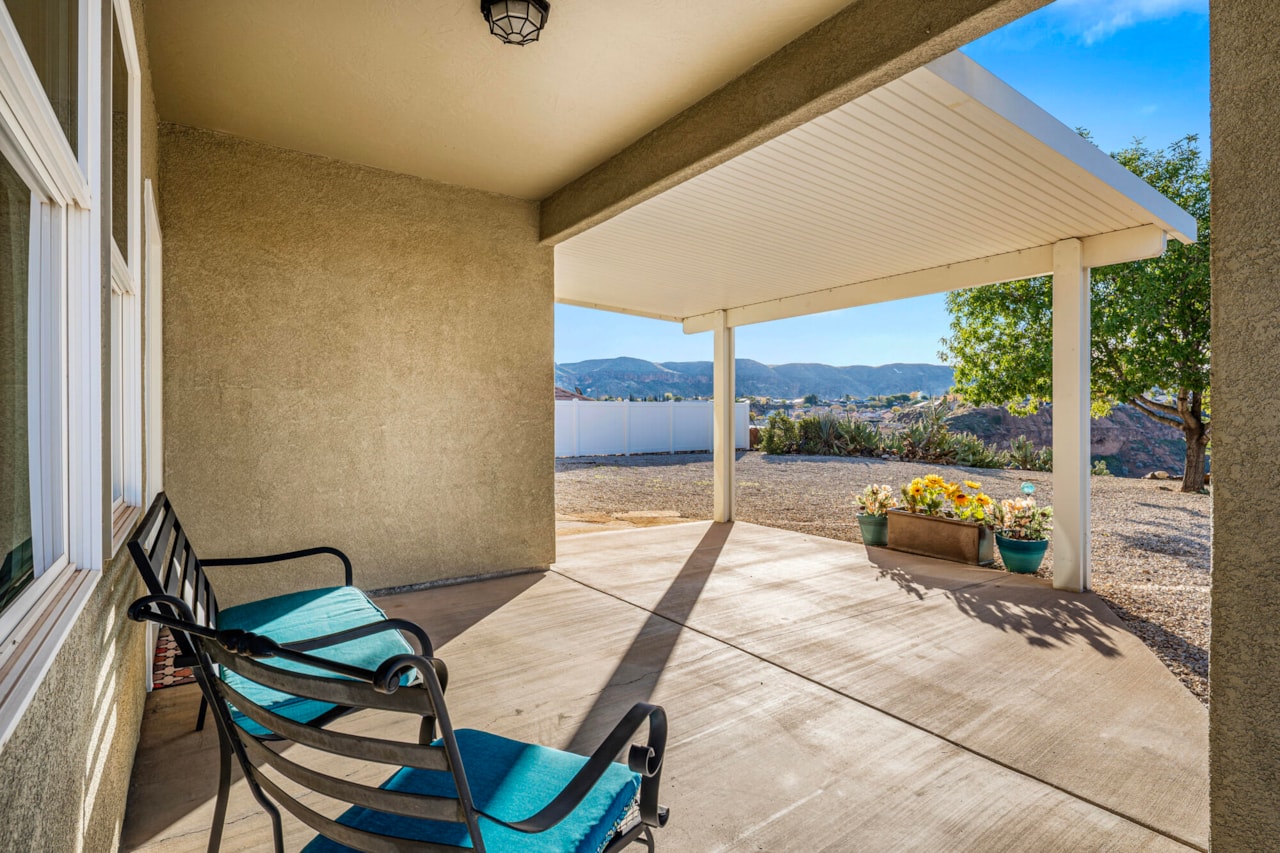 205 W Terrace CIR Toquerville, UT 84774 home for sale, MLS#25-267065 - Erika Rogers Photo 22