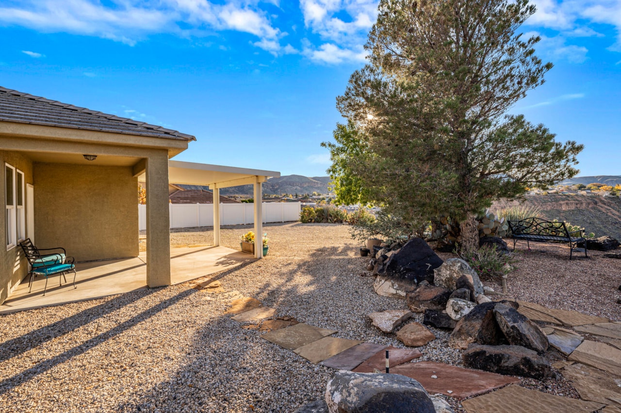 205 W Terrace CIR Toquerville, UT 84774 home for sale, MLS#25-267065 - Erika Rogers Photo 24