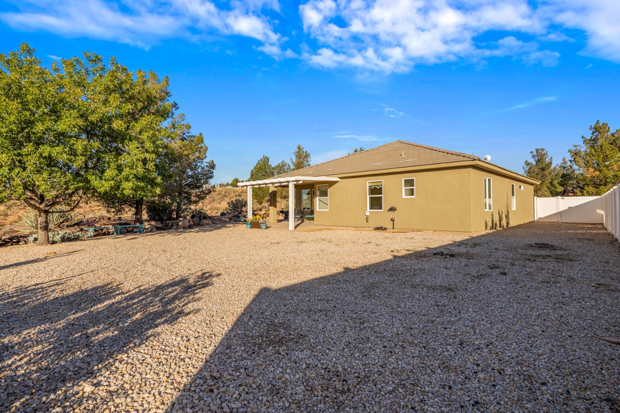 205 W Terrace CIR Toquerville, UT 84774 home for sale, MLS#25-267065 - Erika Rogers Photo 27