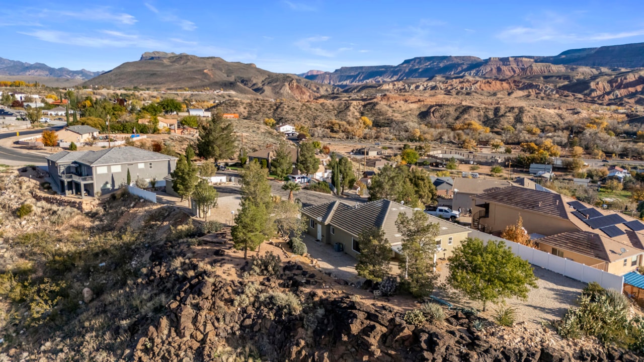 205 W Terrace CIR Toquerville, UT 84774 home for sale, MLS#25-267065 - Erika Rogers Photo 35